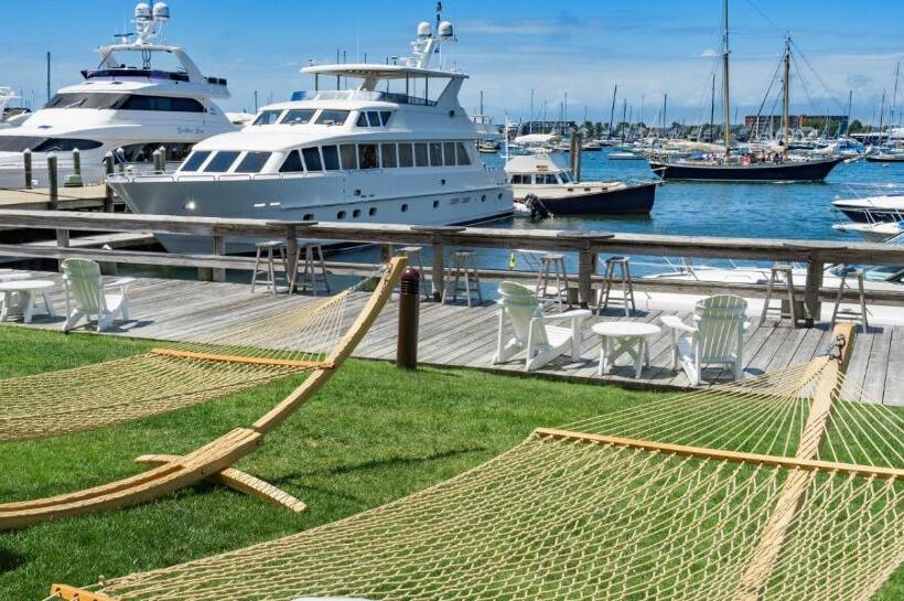 渡假胜地  The Newport Harbor Hotel & Marina