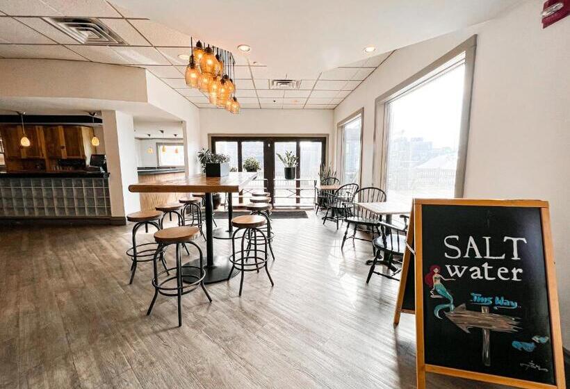 渡假胜地  The Newport Harbor Hotel & Marina