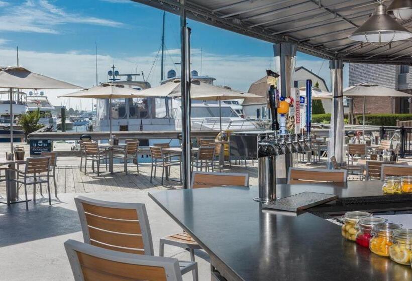 渡假胜地  The Newport Harbor Hotel & Marina