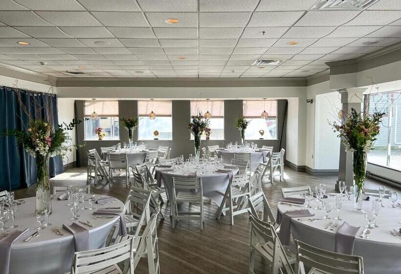 渡假胜地  The Newport Harbor Hotel & Marina