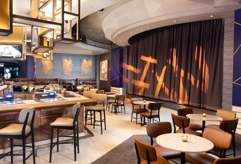 استراحتگاه The Strat Hotel, Casino & Tower