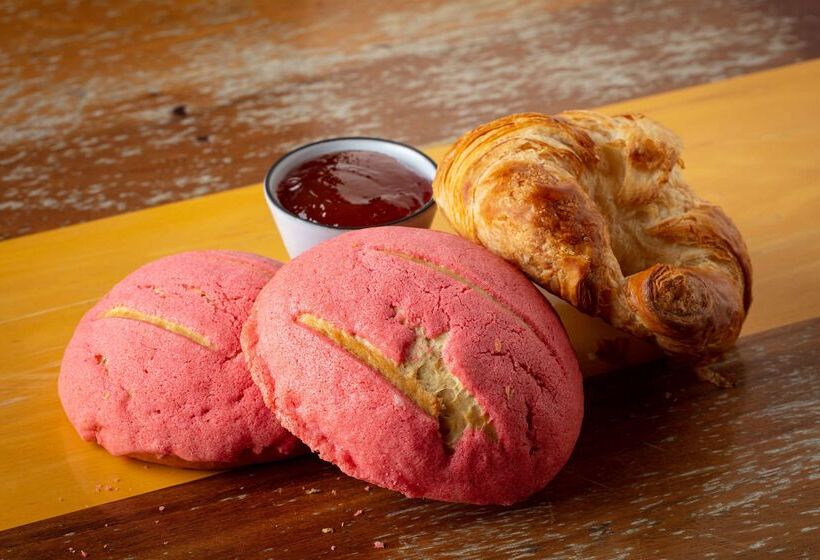 The Waterfront Beach Resort, A Hilton