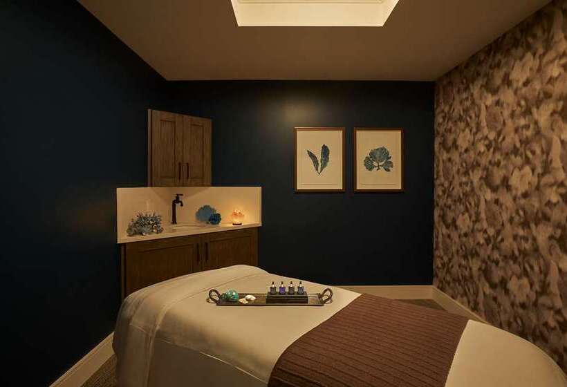 The Waterfront Beach Resort, A Hilton