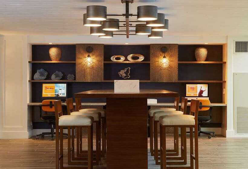 The Waterfront Beach Resort, A Hilton