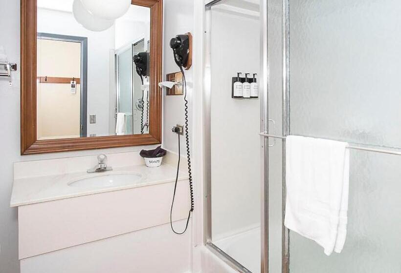 Yodeler Motel