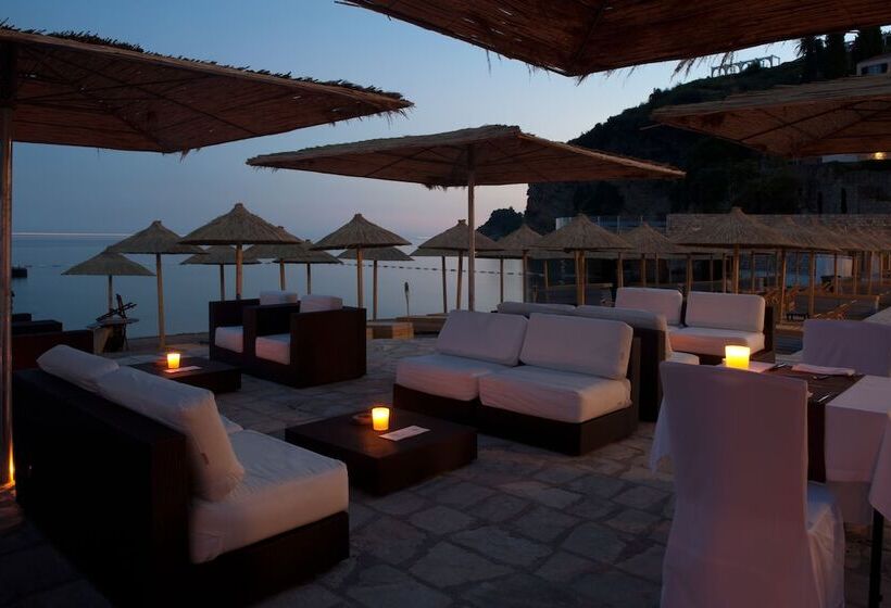 Avala Resort & Villas