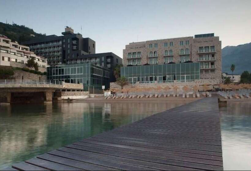 Avala Resort & Villas