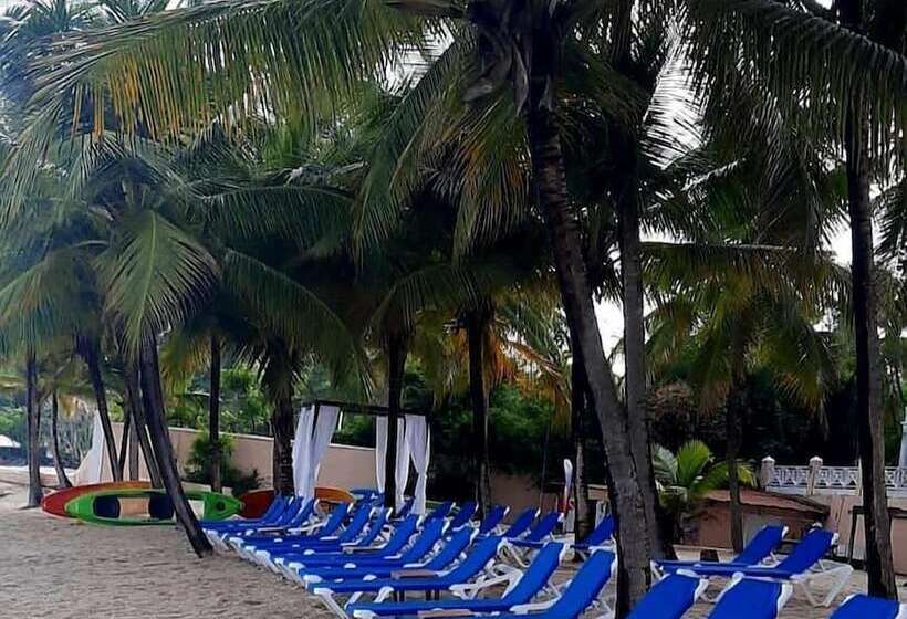 Coco Reef Resort and Spa