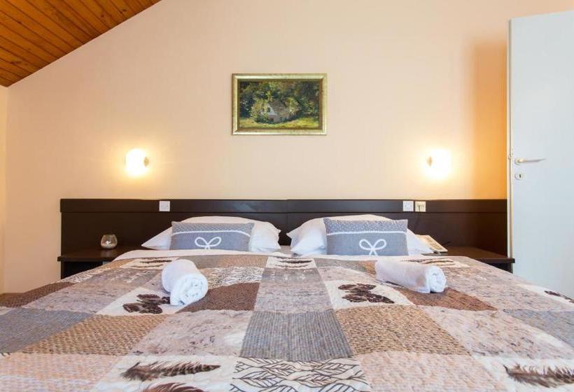 هتل Alma & Castle Hrib