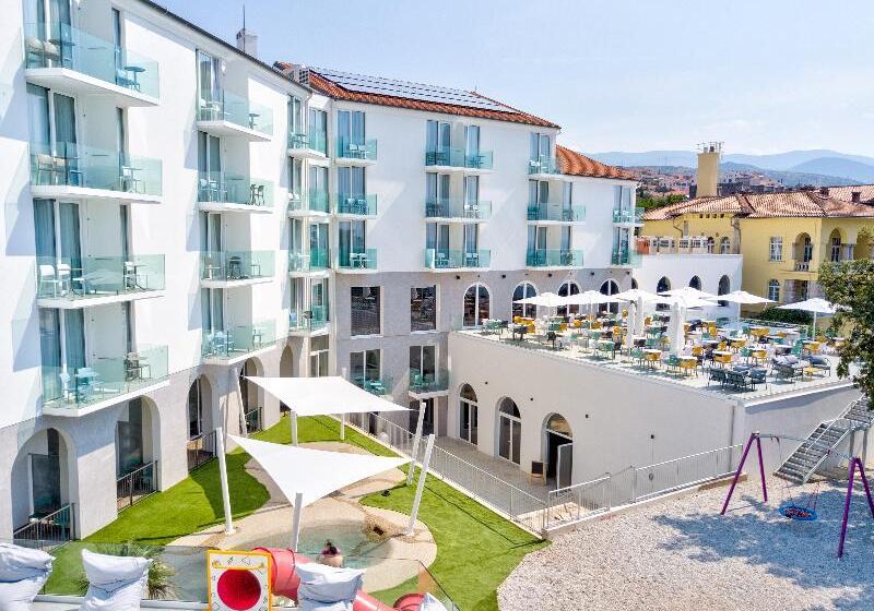 هتل Aminess Lišanj Family