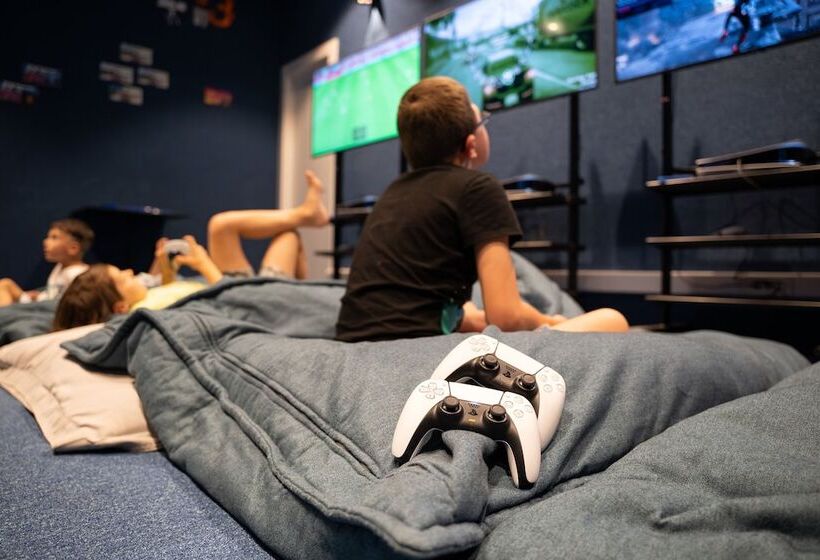 Отель Aminess Lišanj Family