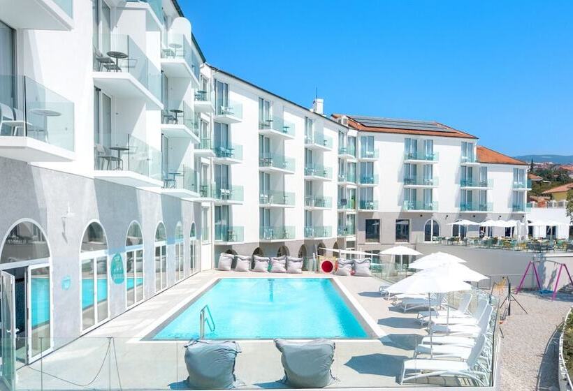 Отель Aminess Lišanj Family