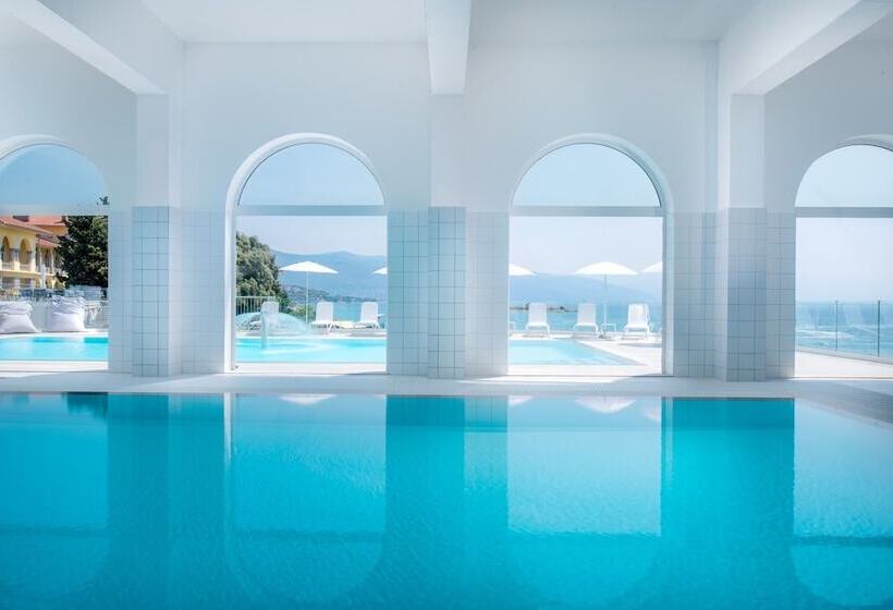 호텔 Aminess Lišanj Family