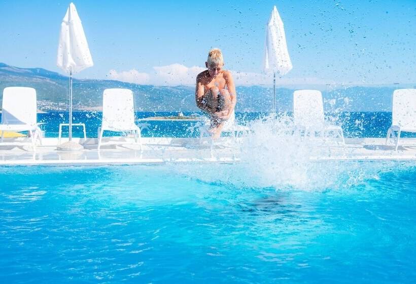 Отель Aminess Lišanj Family