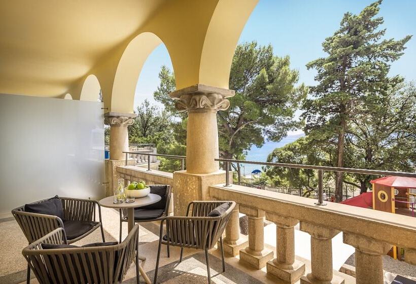 Отель Aminess Lišanj Family