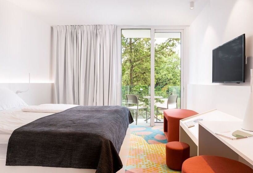 Отель Aminess Lišanj Family