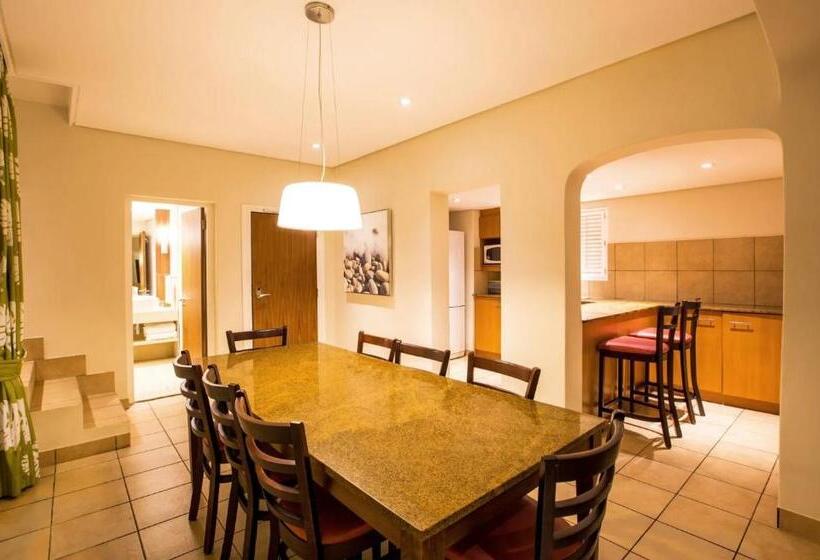 בית מלון כפרי Cabana Beach Resort