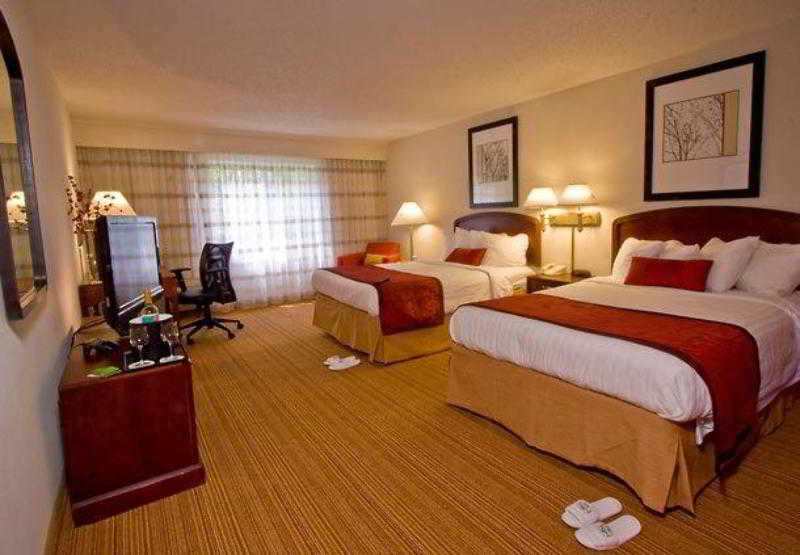 فندق Courtyard By Marriott Lansing