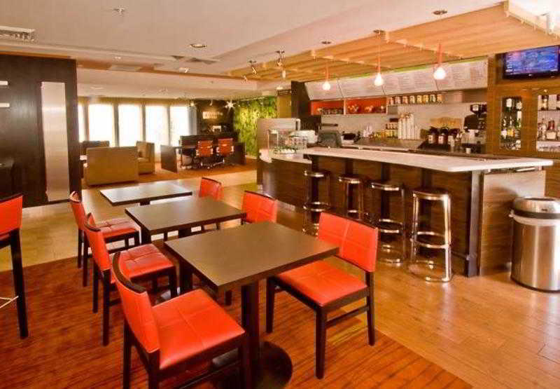 فندق Courtyard By Marriott Lansing