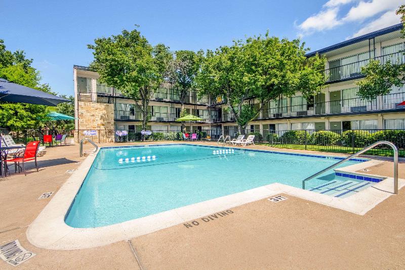 Отель Econo Lodge Airport I35 North