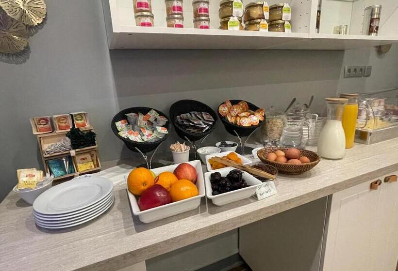 ホテル Eiffel Kensington