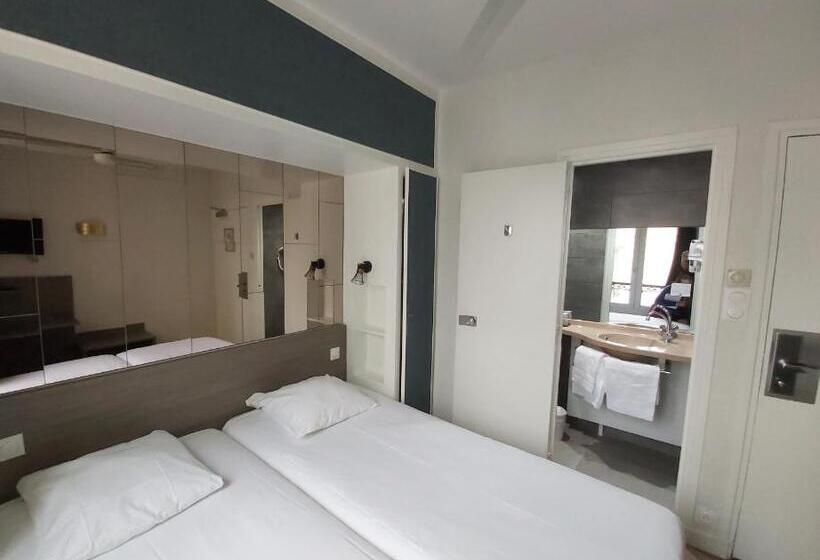 هتل Eiffel Kensington