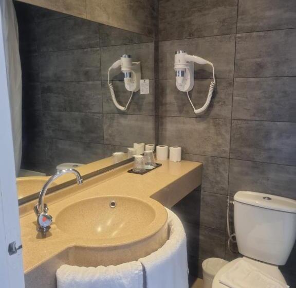 ホテル Eiffel Kensington