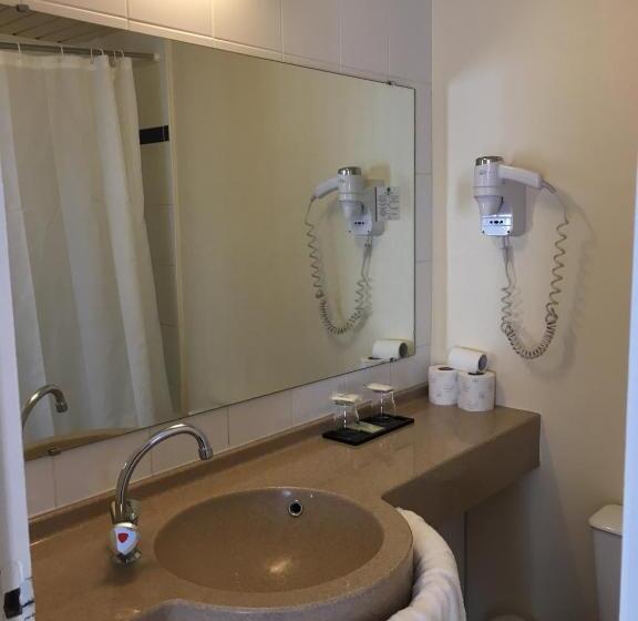 ホテル Eiffel Kensington