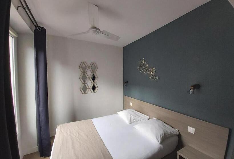 ホテル Eiffel Kensington