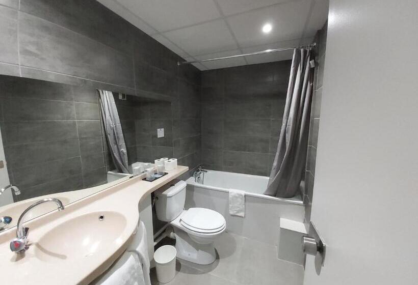 ホテル Eiffel Kensington