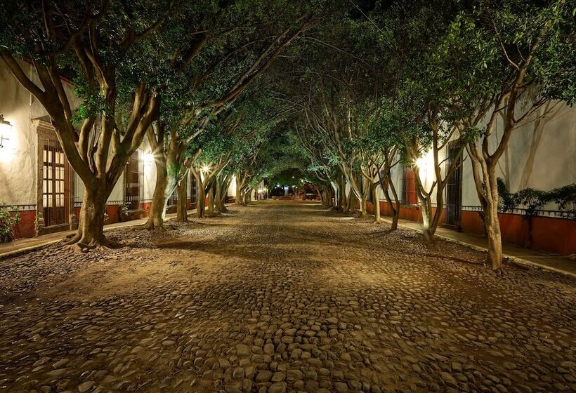 فندق Fiesta Americana Hacienda Galindo Resort & Spa