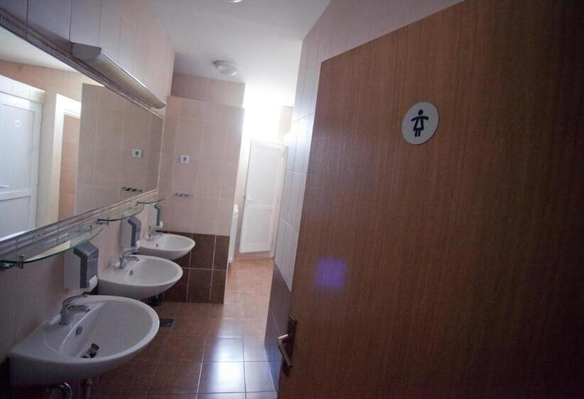 בית מלון כפרי Hi Hostel Zagreb