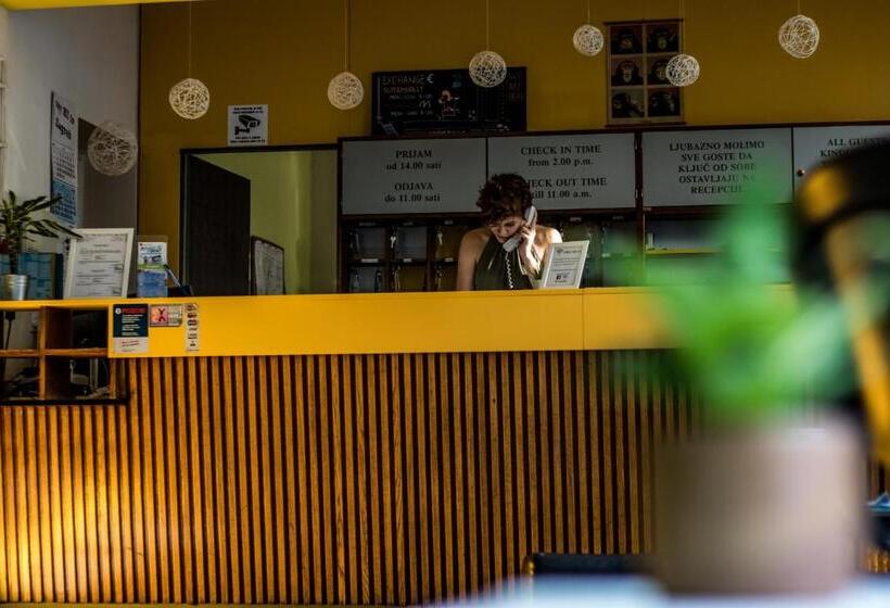 בית מלון כפרי Hi Hostel Zagreb