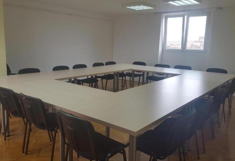 בית מלון כפרי Hi Hostel Zagreb