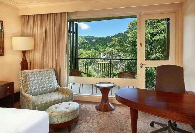 Отель Hilton Trinidad & Conference Centre