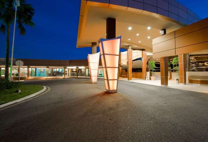 Отель Hilton Trinidad & Conference Centre