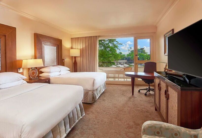 Отель Hilton Trinidad & Conference Centre