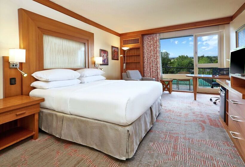 Отель Hilton Trinidad & Conference Centre