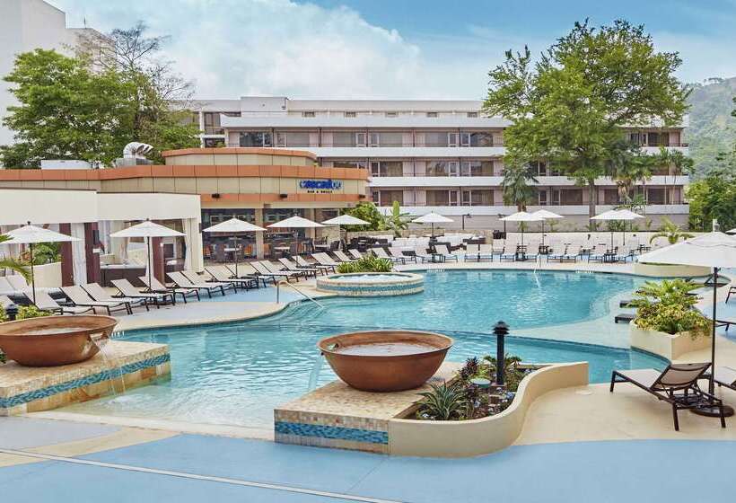 Отель Hilton Trinidad & Conference Centre
