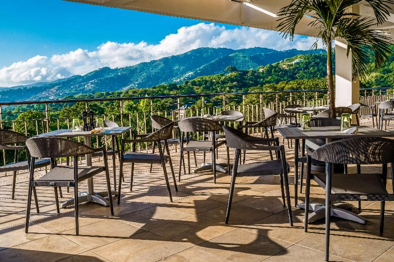 Отель Hilton Trinidad & Conference Centre