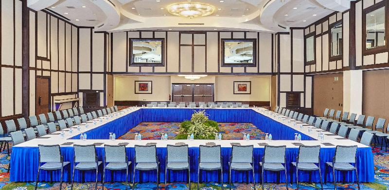 Отель Hilton Trinidad & Conference Centre