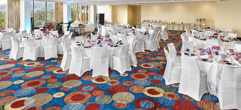 Отель Hilton Trinidad & Conference Centre