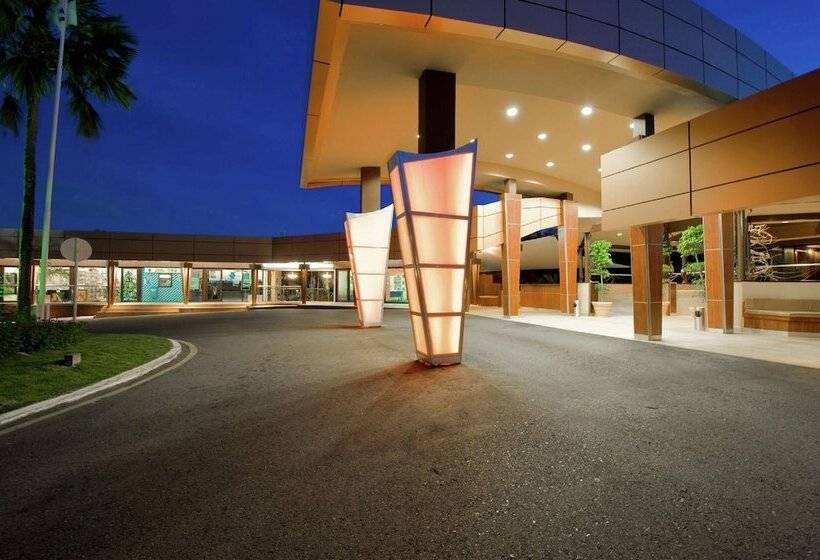 Отель Hilton Trinidad & Conference Centre