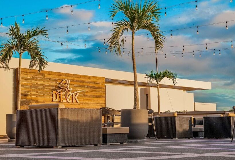 Отель Hilton Trinidad & Conference Centre