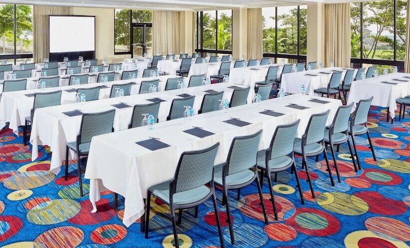 Отель Hilton Trinidad & Conference Centre