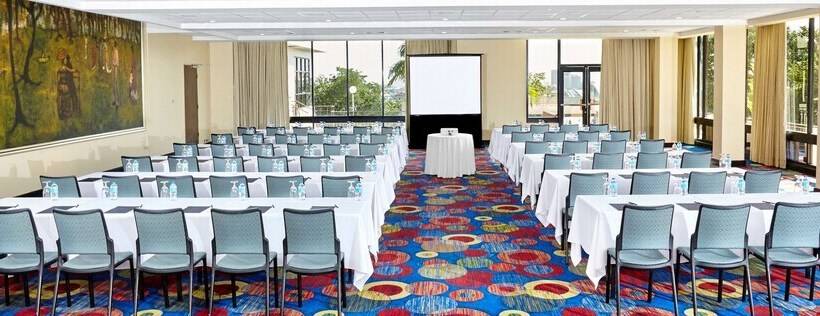 Отель Hilton Trinidad & Conference Centre