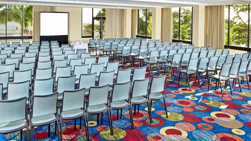 Отель Hilton Trinidad & Conference Centre