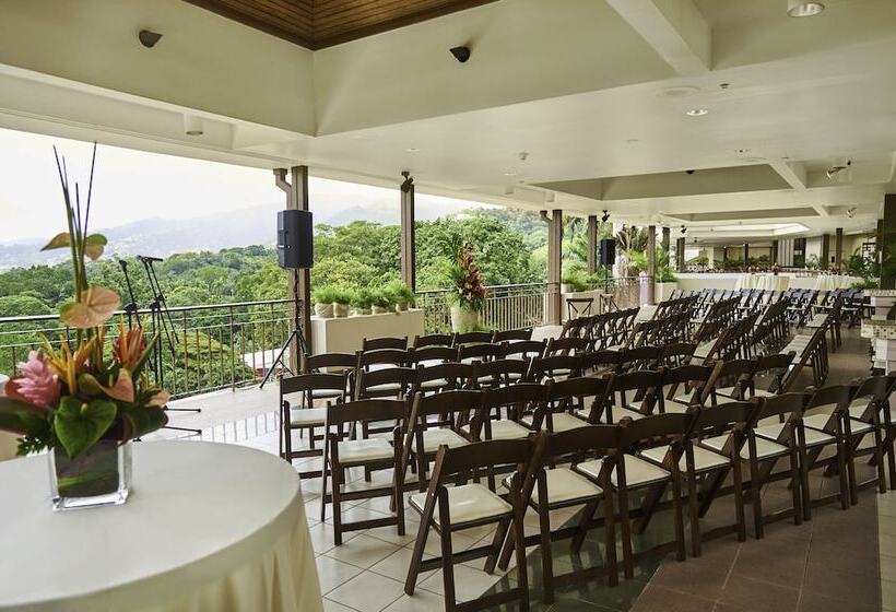 Отель Hilton Trinidad & Conference Centre