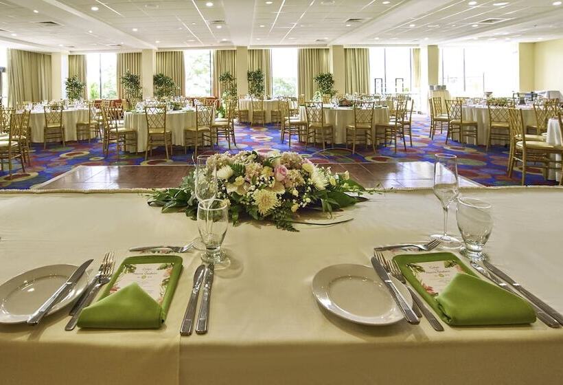 Отель Hilton Trinidad & Conference Centre