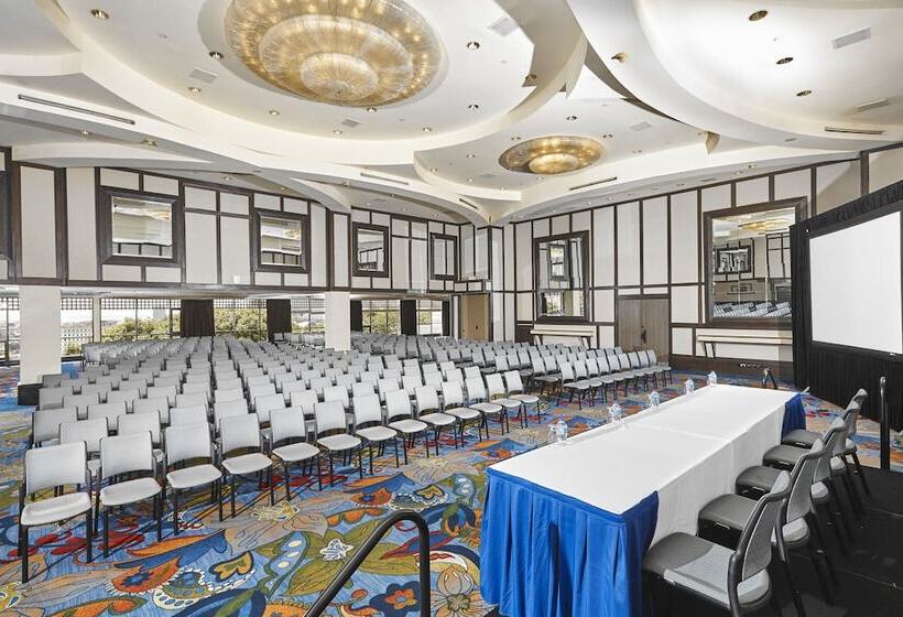 Отель Hilton Trinidad & Conference Centre